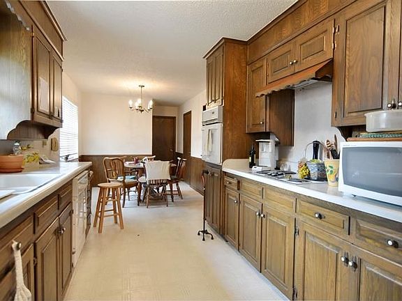 5th image of 1327 Glenbrook Dr