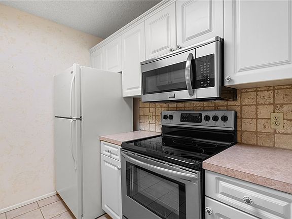 2nd image of 9 Plantation Dr APT 205