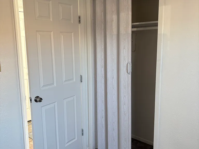 2423 Lester Ave #2 — Photo 3