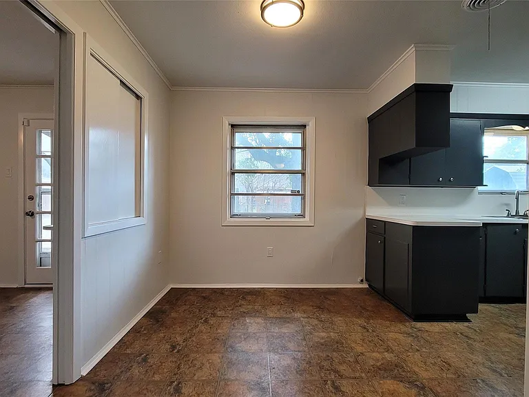801 Rosewood Dr — Photo 9