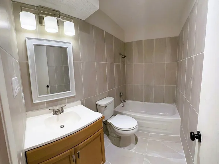 505 Claire Ct #507 — Photo 4