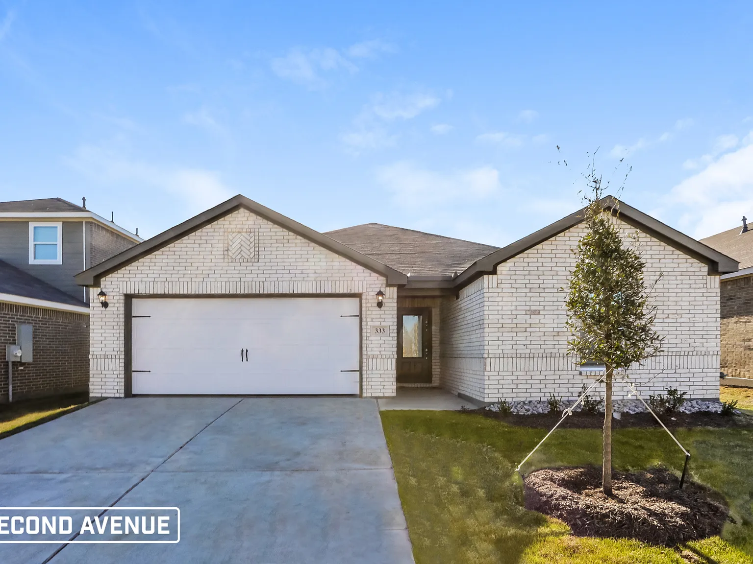 4 bed, 2.0 bath, 1696 sqft, $2,100 — Photo 1
