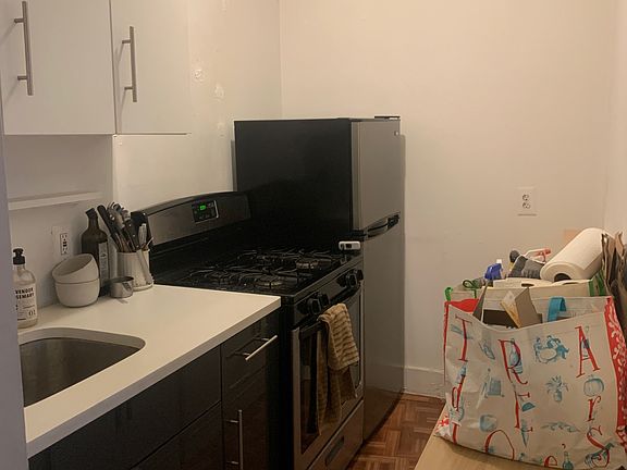 3rd image of 1338 Willoughby Ave APT 3A