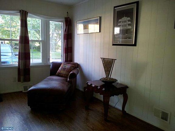 5th image of 1718 Academy Ln