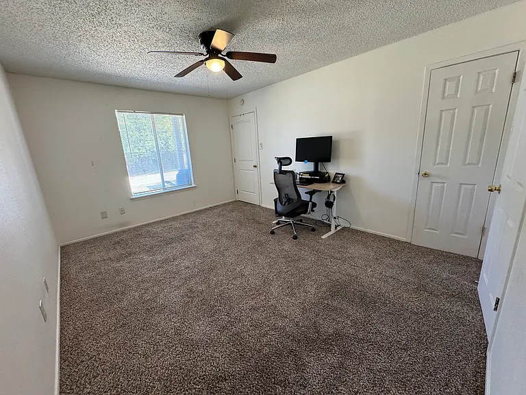 3202 Cougar Trl #C — Photo 8