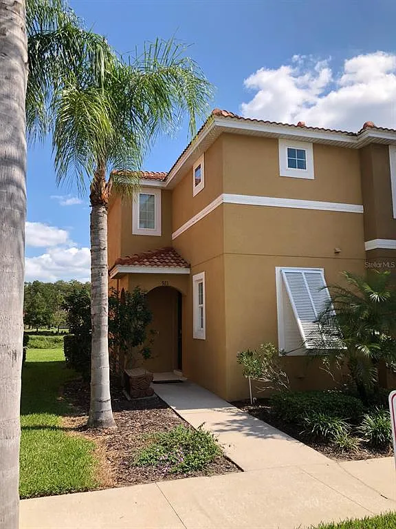 4 bed, 3.0 bath, 1907 sqft, $2,500 — Photo 1