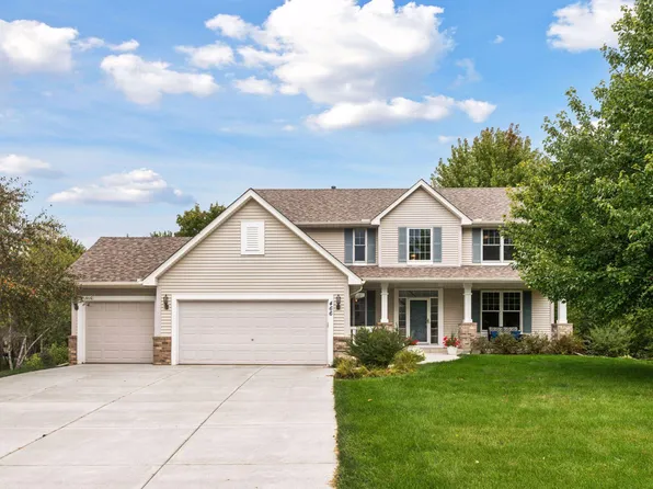 466 Greenview Dr, Chanhassen, MN 55317