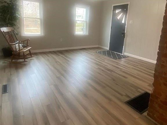4th image of 827 2nd St