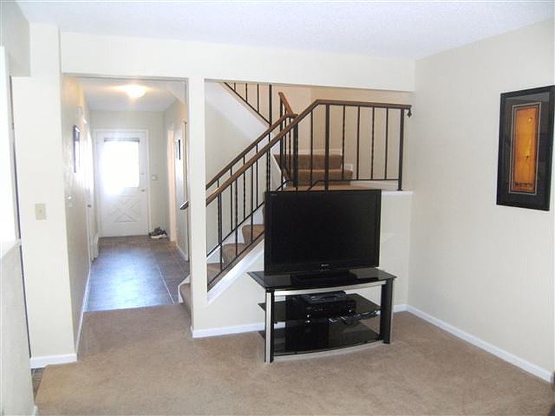 5th image of 505 TOWNWOOD Drive