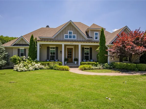 2275 Riverfront Ln, Fayetteville, AR 72703