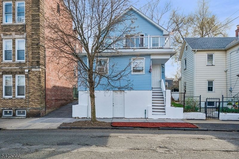 1st image of 416 Frankfort St