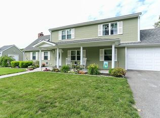 662 Bow Ln, Middletown, CT 06457
