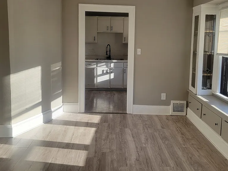 8502 Grand Division Ave #UP — Photo 14