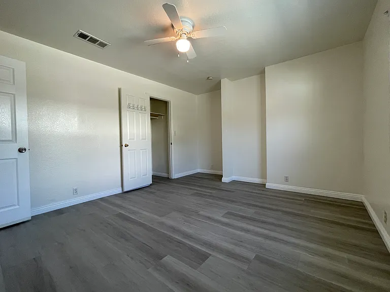 6822 1/2 N Muscatel Ave — Photo 15