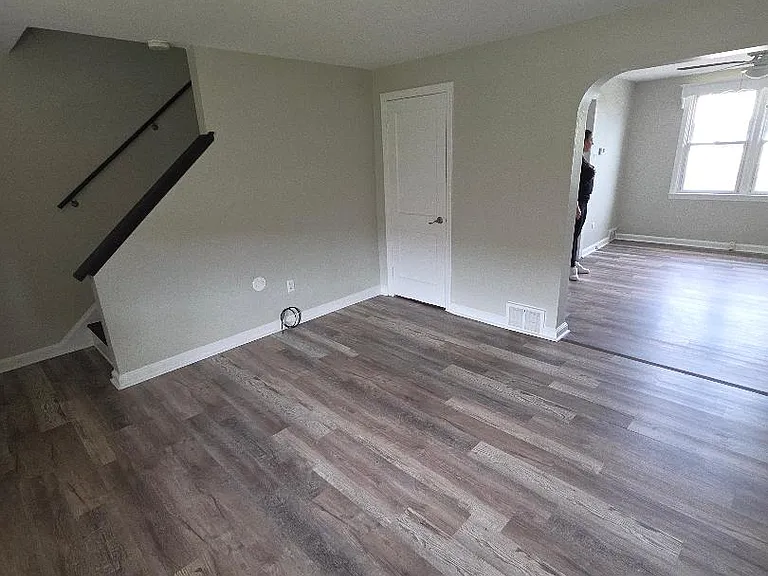 1206 Lawrence Ave — Photo 2