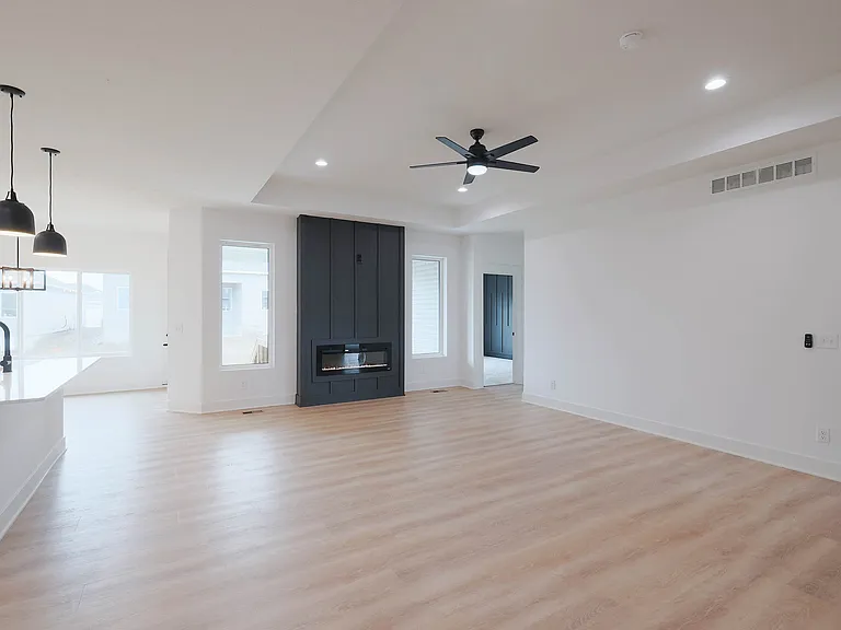 8620 S 50th Ct — Photo 2