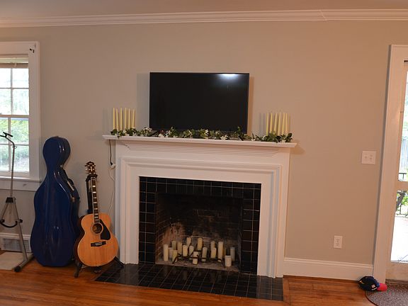 5th image of 406 3rd Ave NE #A