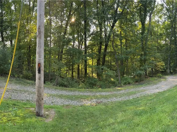 815-817 W Buckhorn Dr, Millersburg, OH 44654