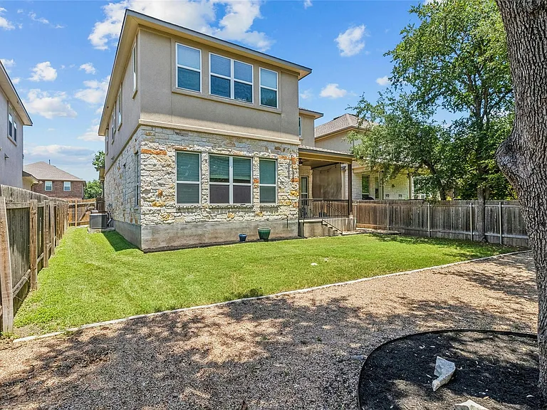 11813 Quintana Cv — Photo 32