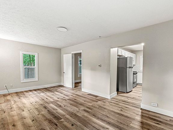 3rd image of 25807 Coolidge Ave