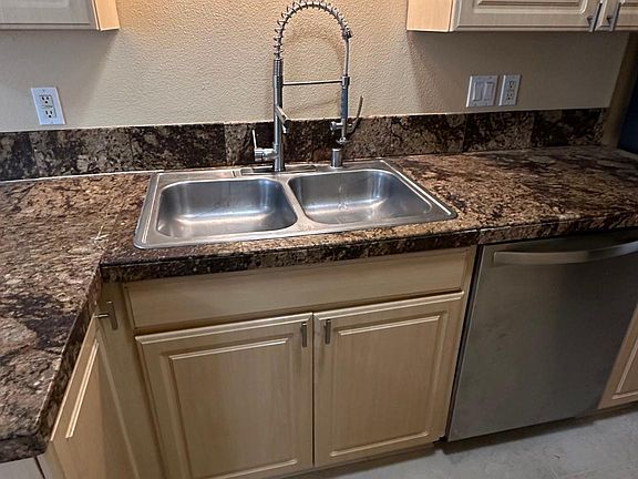 4th image of 8421 NE 36th Cir #2