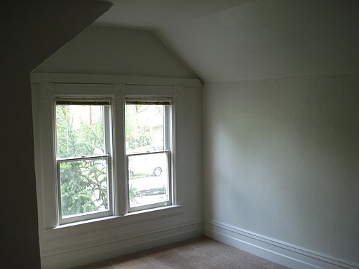 2nd image of 1017 1/2 W Fort St
