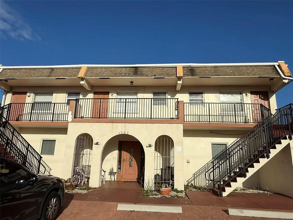 1 bed, 900 sqft, $1,550 — Photo 2