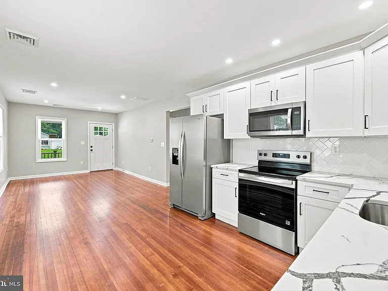 107 Broad Ave — Photo 6