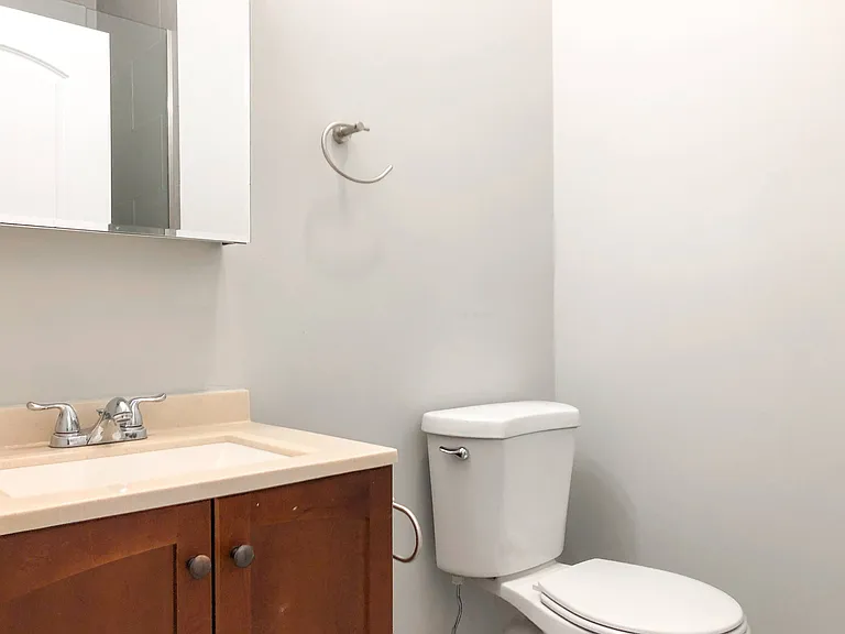 2519 N. Marshfield Ave. — Photo 5