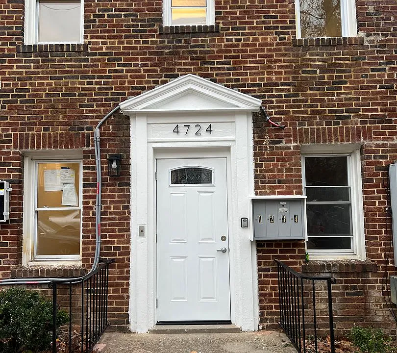4724 3rd Pl NW