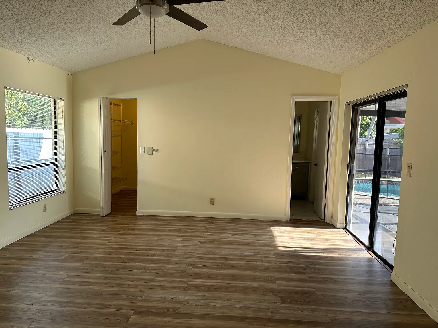 4 bed, 2.5 bath, 2000 sqft, $3,800 — Photo 2