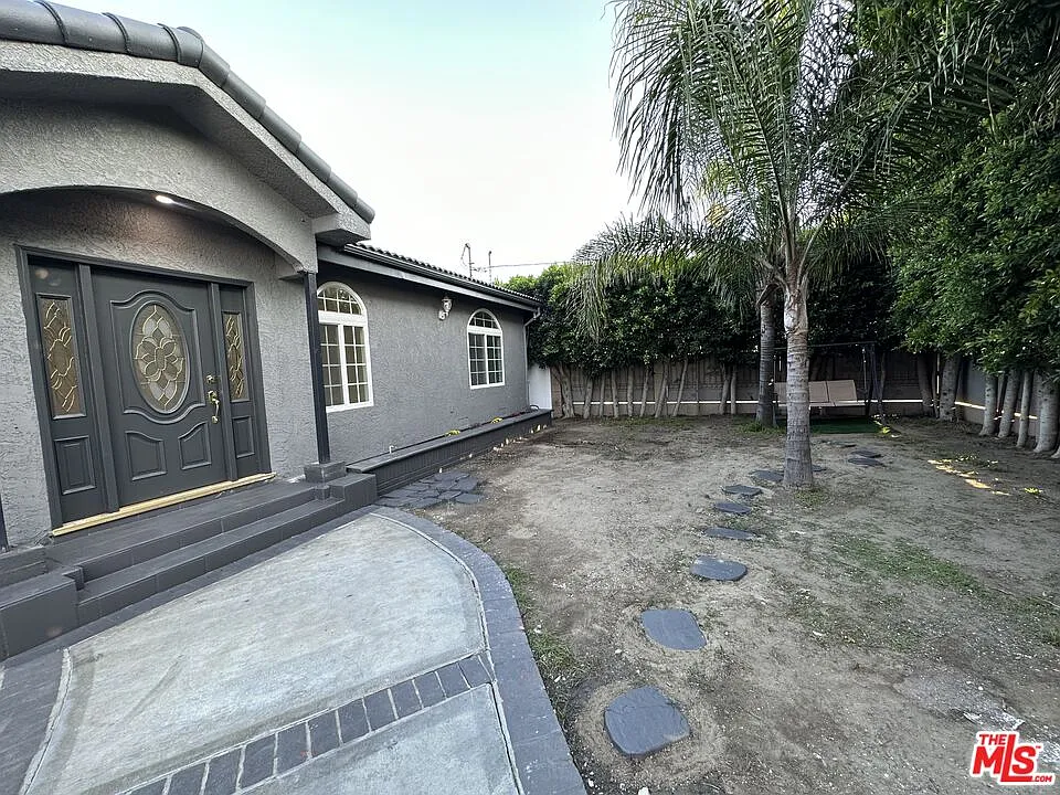 3 bed, 2.0 bath, 1481 sqft, $4,500 — Photo 2