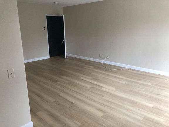 3rd image of 952 E 2nd St Unit 8