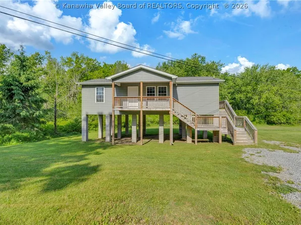 152 2nd St, Rupert, WV 25984