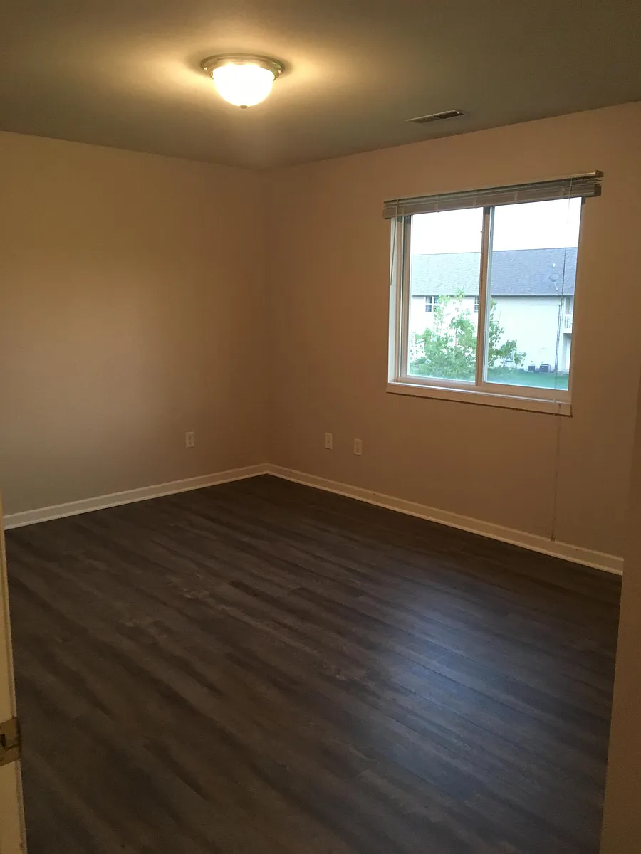 Building Photo - 558 Kelvington Dr #3