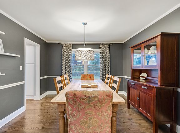 4th image of 927 N Hedgewood Dr