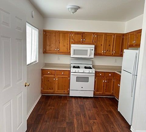 4th image of 1028 Chelwood Park Blvd NE #D