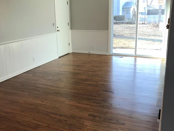 4th image of 405 Crest Dr