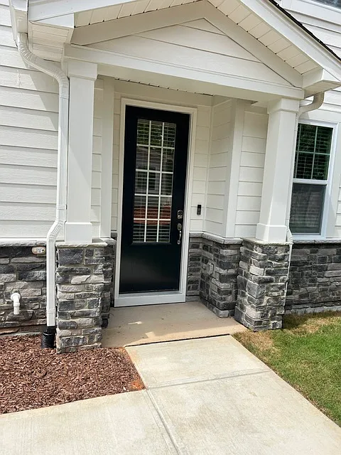 3 bed, 2000 sqft, $2,400 — Photo 3