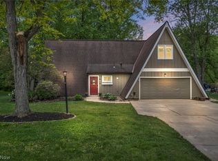 10326 Smugglers Cv, Aurora, OH 44202