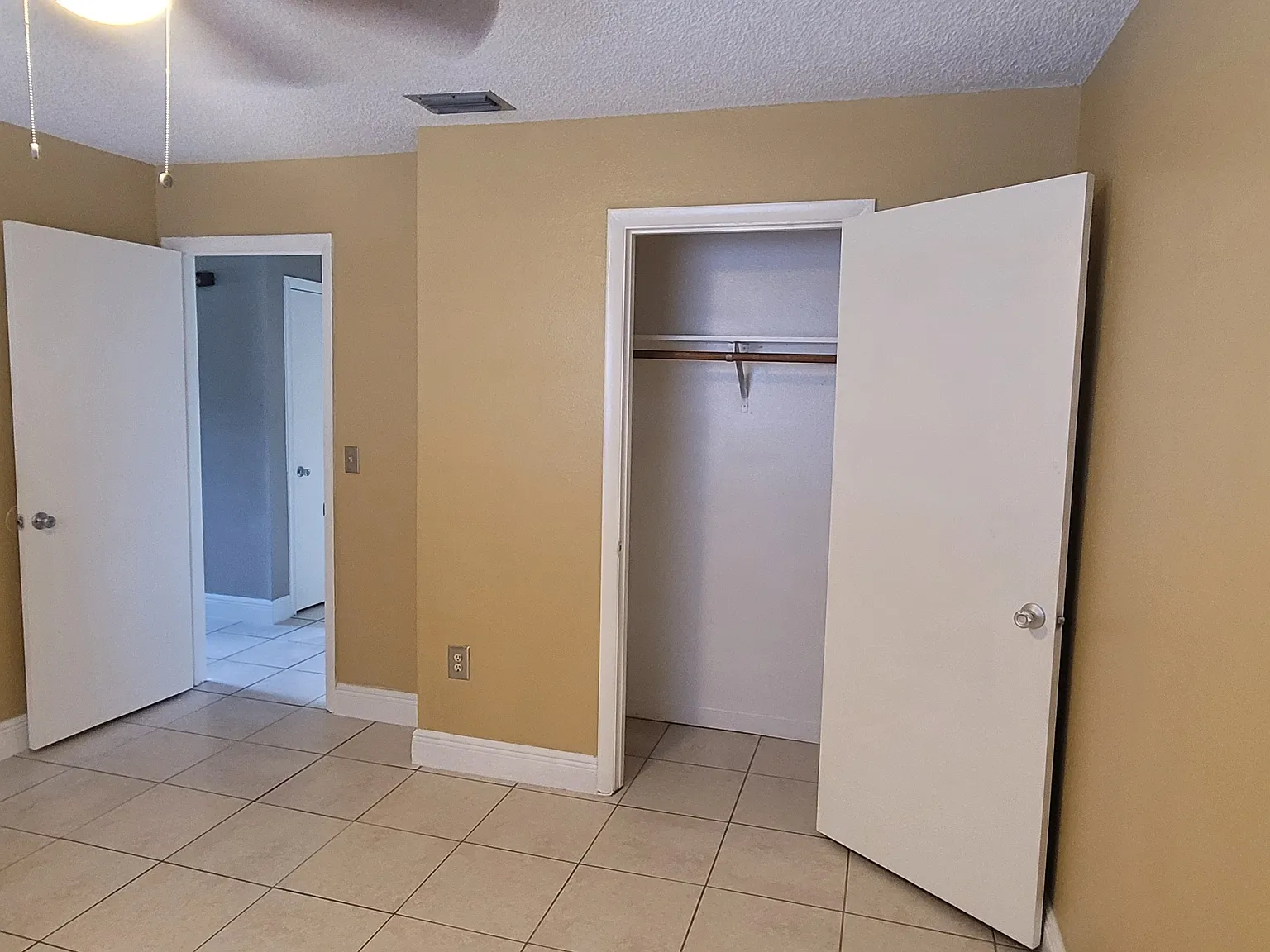 2 bed, 825 sqft, $1,300 — Photo 3