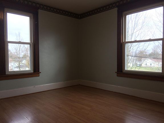 4th image of 303 W Oak St #2