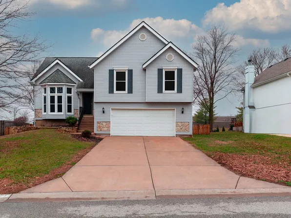 8403 W 150th St, Overland Park, KS 66223