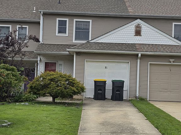2nd image of 16 S Merriment Dr