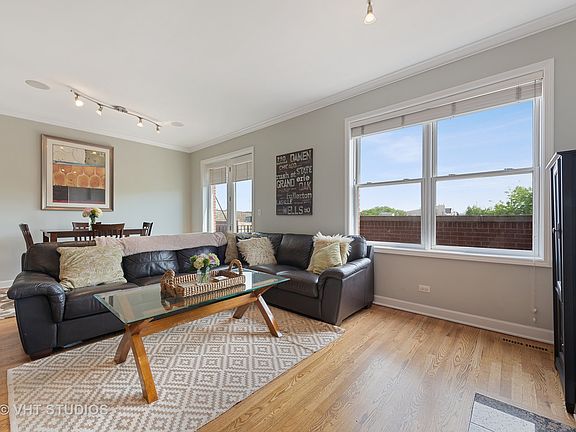 3rd image of 1530 W Fullerton Ave APT 3