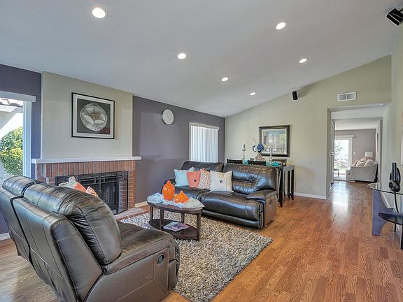 3rd image of 4846 Mendota St