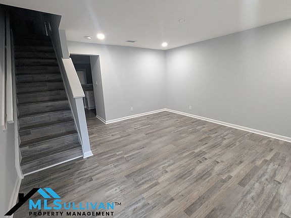 4th image of 51 Crystal Oaks Ct #1