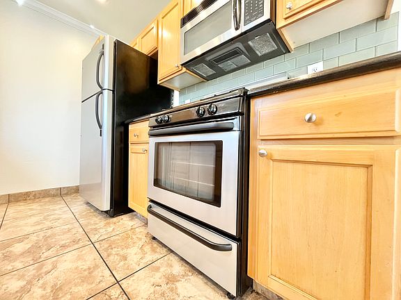 4th image of 540 N Hayworth Ave #10A