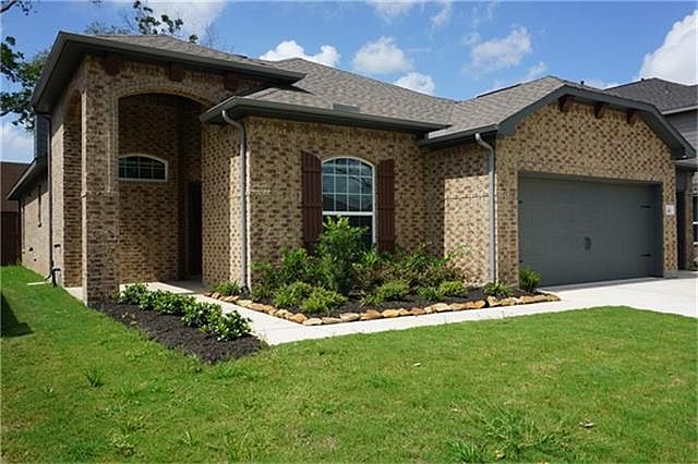 1st image of 110 Woodridge Xing