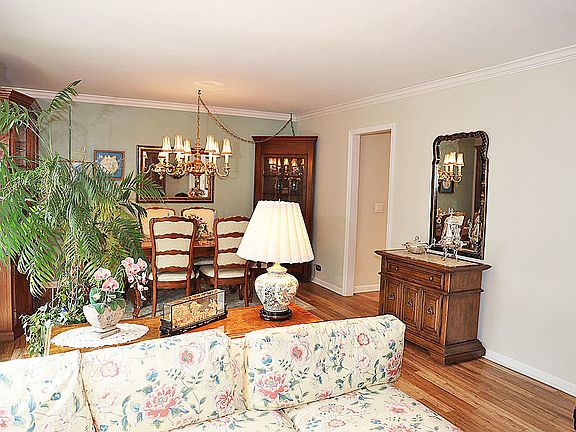 5th image of 648 Dauphine Ct Unit C